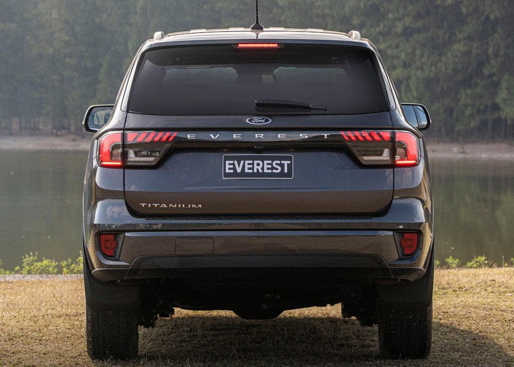 hoặc xe ford everest 2023