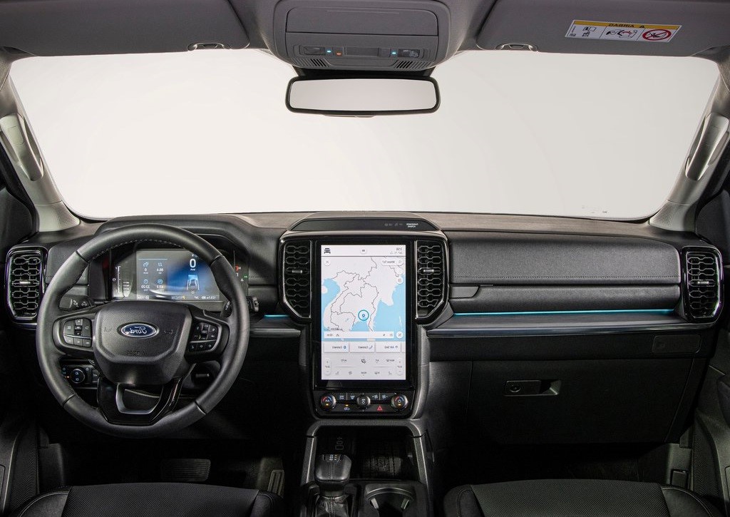 cụm màn hình trung tâm ford everest titanium 2023
