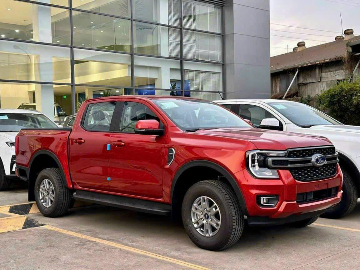Xe Ford Ranger XLS 4x4 Màu Đỏ Cam tại Ford Lâm ĐỒng- Đà Lạt Ford Bảo Lộc